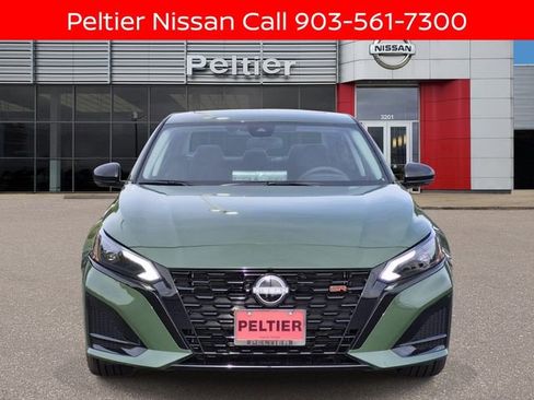 New 2026 Nissan Altima 2.5 SR w/ SR Premium Package FWD image 2