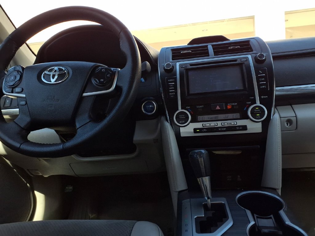 Used 2012 Toyota Camry XLE w/ Leather Pkg FWD image 23
