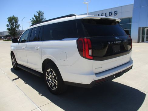 Used 2025 Ford Expedition Max Active AWD/4WD image 4