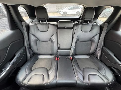 Used 2021 Jeep Cherokee Latitude Plus AWD/4WD image 15