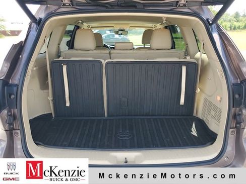 Used 2018 Toyota Highlander XLE FWD image 33