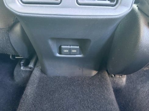 Used 2025 Toyota RAV4 XLE AWD/4WD image 15