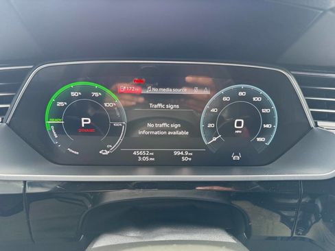 Used 2022 Audi e-tron Prestige w/ Prestige Package AWD/4WD image 14