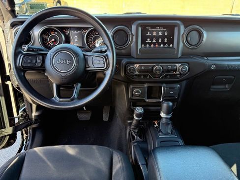 Used 2022 Jeep Wrangler Unlimited Sport image 32