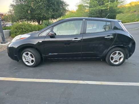 Used 2011 Nissan Leaf SL w/ Recycling/Organizational Pkg FWD image 8