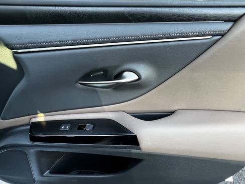 Used 2023 Lexus ES 350 w/ Premium Package image 42