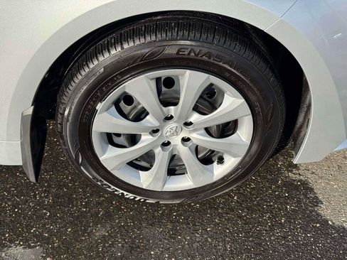 Used 2025 Toyota Corolla LE image 9