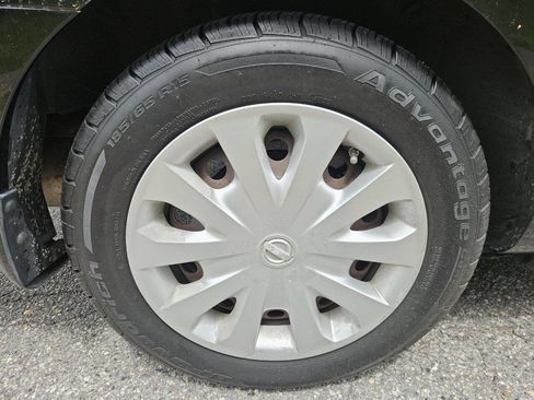 Used 2015 Nissan Versa SV FWD image 22