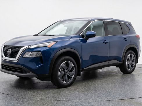 Used 2025 Nissan Rogue SV FWD image 3