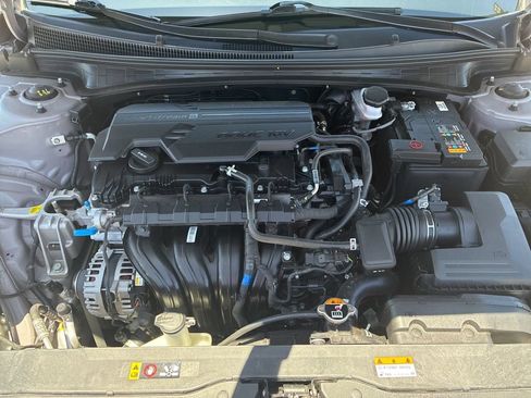 Used 2025 Hyundai Elantra SEL FWD image 24