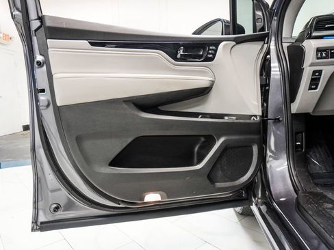Used 2022 Honda Odyssey Touring image 19