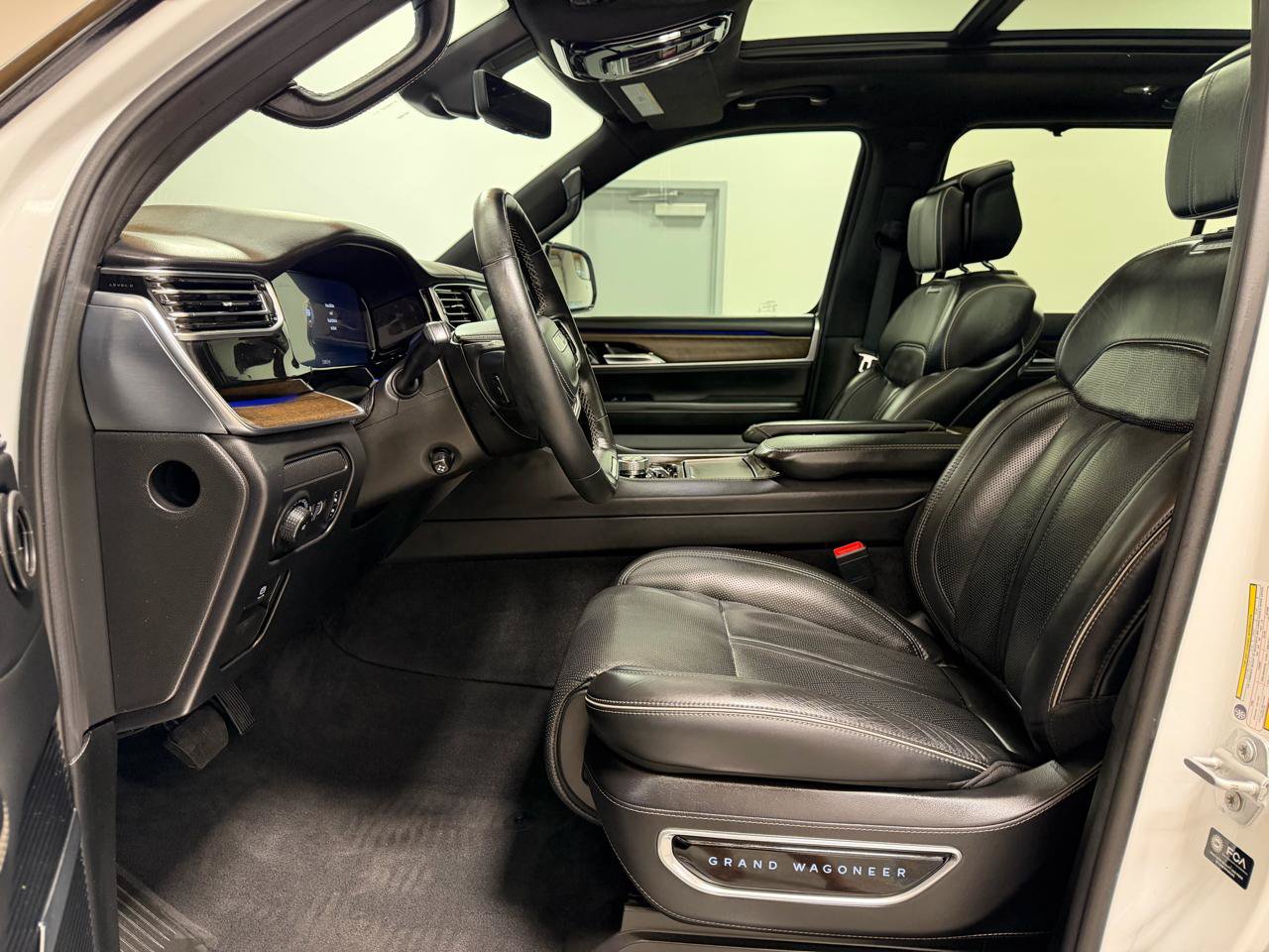 Used 2022 Jeep Grand Wagoneer Series II w/ Convenience Group III AWD/4WD image 11