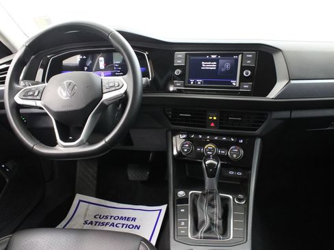 Certified 2023 Volkswagen Jetta SE FWD image 9