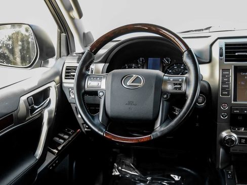 Used 2017 Lexus GX 460 Premium image 18