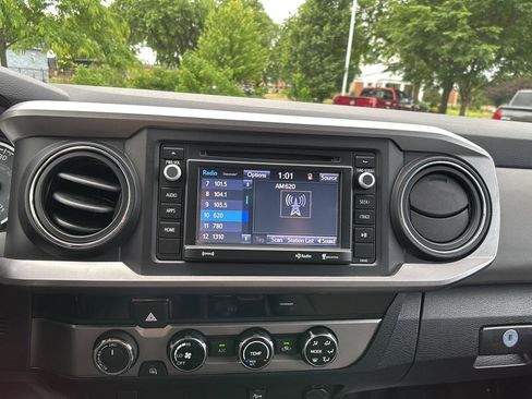 Used 2016 Toyota Tacoma SR5 w/ SR5 Appearance Package (SN) AWD/4WD image 30