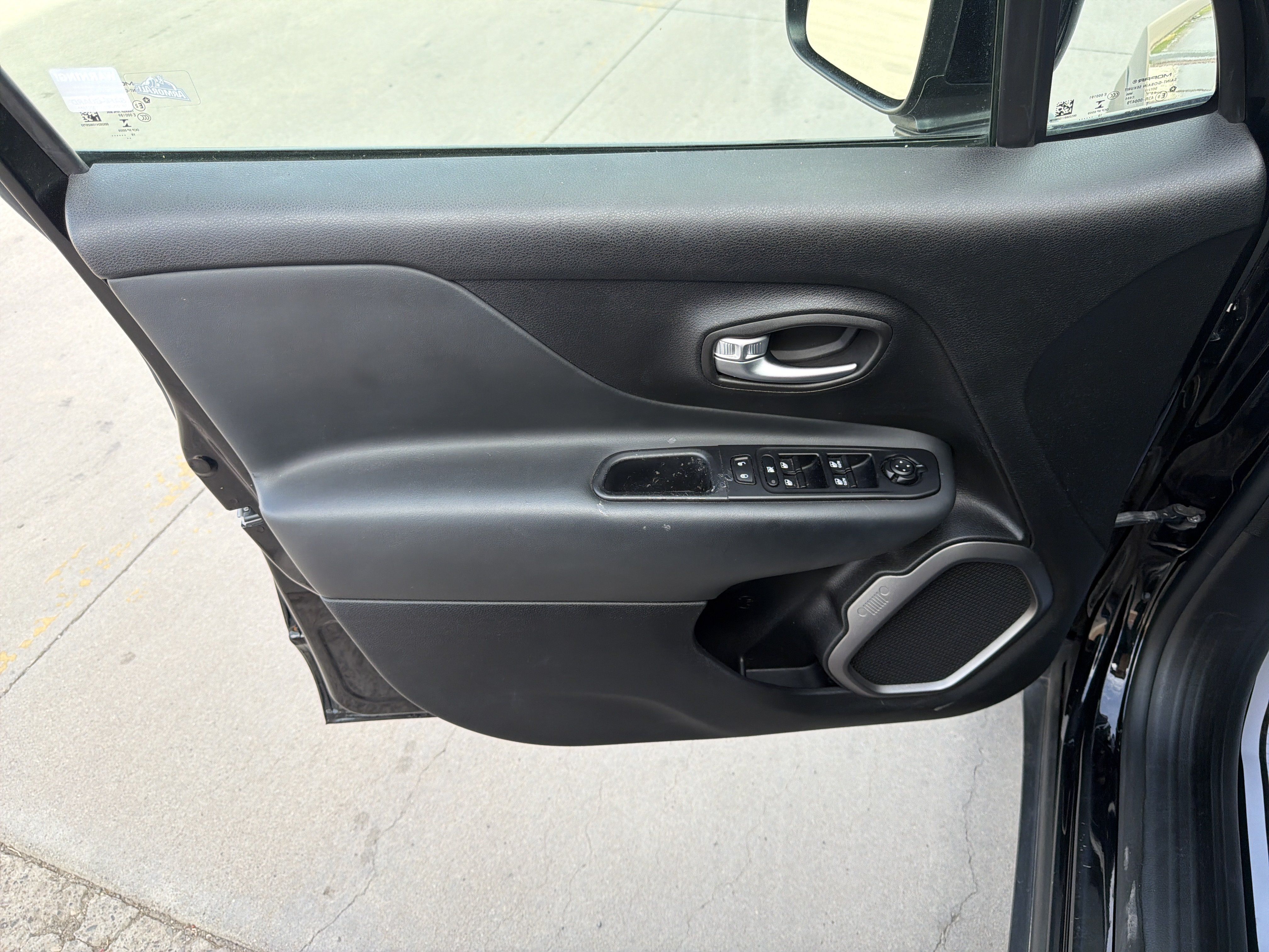 Used 2020 Jeep Renegade Altitude AWD/4WD image 13
