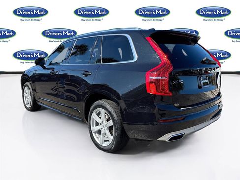 Used 2021 Volvo XC90 T5 Momentum w/ Climate Package image 6