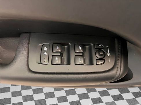 Used 2024 Volvo XC60 B5 Plus image 14