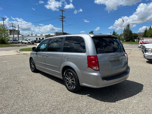 Used 2014 Dodge Grand Caravan SE FWD image 3