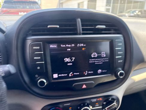 Certified 2022 Kia Soul LX w/ Technology Package FWD image 4