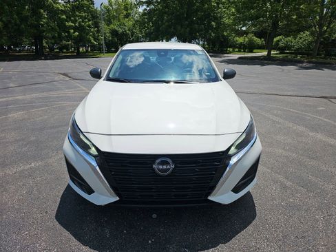 Used 2025 Nissan Altima 2.5 SV FWD image 9
