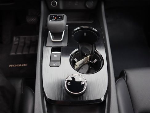 Certified 2022 Nissan Rogue SV w/ SV Premium Package image 20