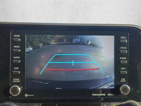 Used 2022 Toyota Highlander XLE image 15