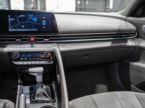 Used 2024 Hyundai Elantra SEL image 12