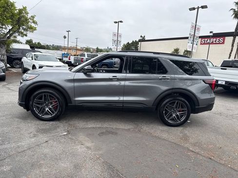 Used 2025 Ford Explorer ST-Line w/ ST-Line Street Pack AWD/4WD image 2