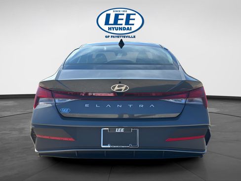 New 2026 Hyundai Elantra SE image 5