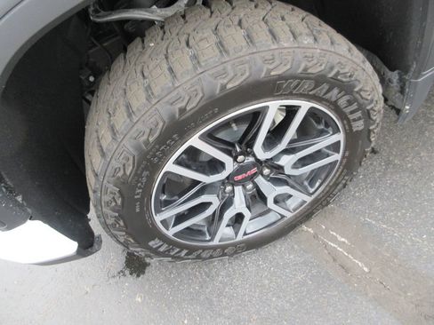 Used 2026 GMC Sierra 1500 AT4 w/ AT4 Premium Package AWD/4WD image 14