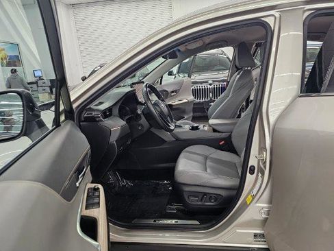 Used 2023 Toyota Venza XLE AWD/4WD image 35