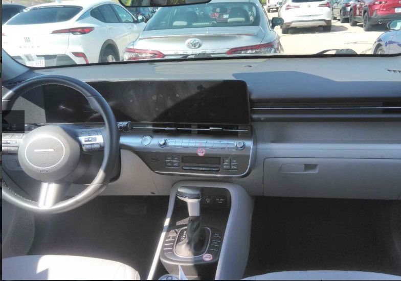 Used 2025 Hyundai Kona SEL AWD/4WD image 5