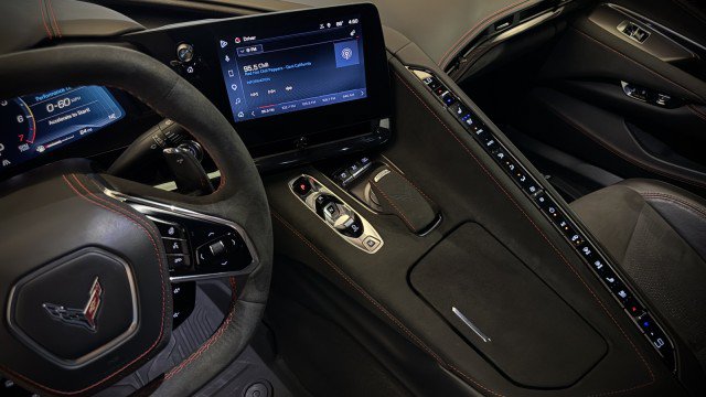 Used 2025 Chevrolet Corvette Stingray Premium Cpe w/ Z51 Performance Package RWD image 5