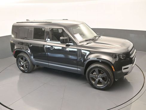 Used 2025 Land Rover Defender 110 S image 67