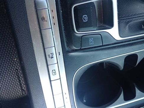 Used 2022 Kia Carnival LX FWD image 13
