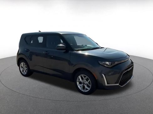 Used 2025 Kia Soul LX w/ LX Technology Package FWD image 2