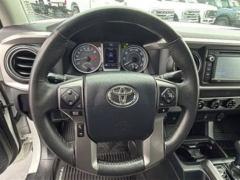 Used 2017 Toyota Tacoma SR5 image 26