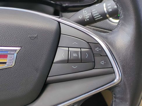 Used 2018 Cadillac XT5 FWD image 16