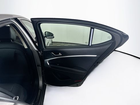 Used 2025 Genesis G70 2.5T RWD image 31
