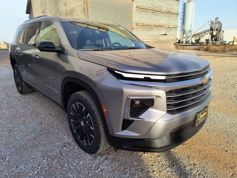 New 2026 Chevrolet Traverse LT w/ Sun and Wheel Package image 2