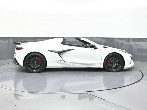 Used 2024 Chevrolet Corvette Z06 RWD image 9