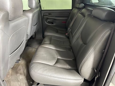 Used 2004 Chevrolet Avalanche 2500 w/ Preferred Equipment Group AWD/4WD image 23