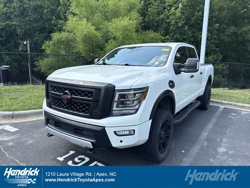 Used 2020 Nissan Titan PRO-4X w/ Pro-4x Convenience Package AWD/4WD image 1