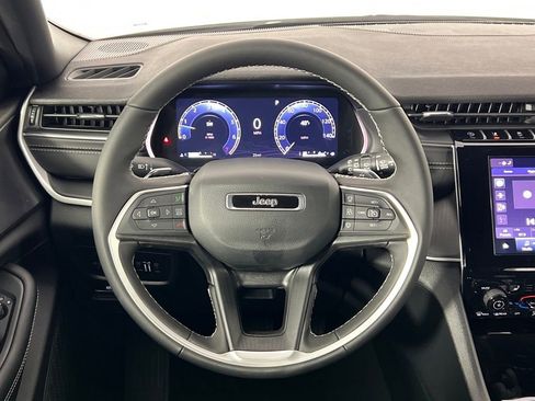 New 2025 Jeep Grand Cherokee Laredo image 7