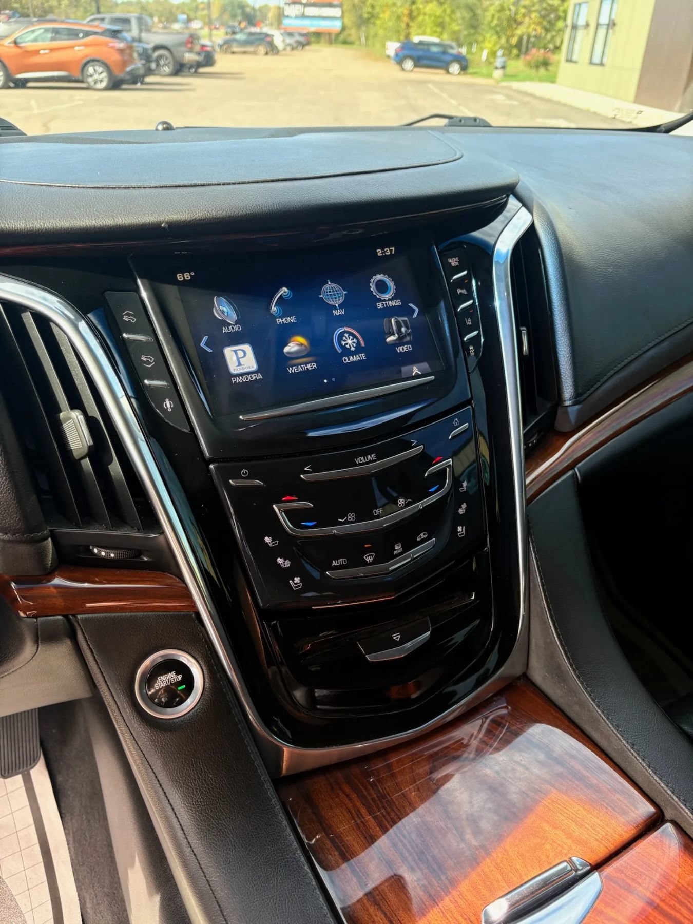Used 2015 Cadillac Escalade ESV Luxury AWD/4WD image 21