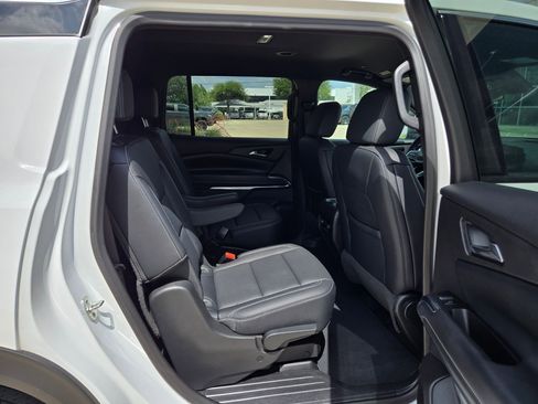 Certified 2025 Chevrolet Traverse LT FWD image 23