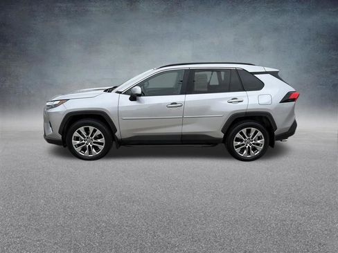 Used 2022 Toyota RAV4 XLE Premium AWD/4WD image 2