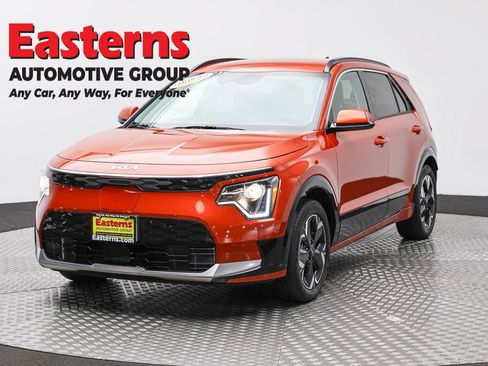 Used 2023 Kia Niro Wind w/ Wind Preserve Package FWD image 1