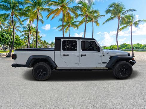 Used 2022 Jeep Gladiator Sport image 2